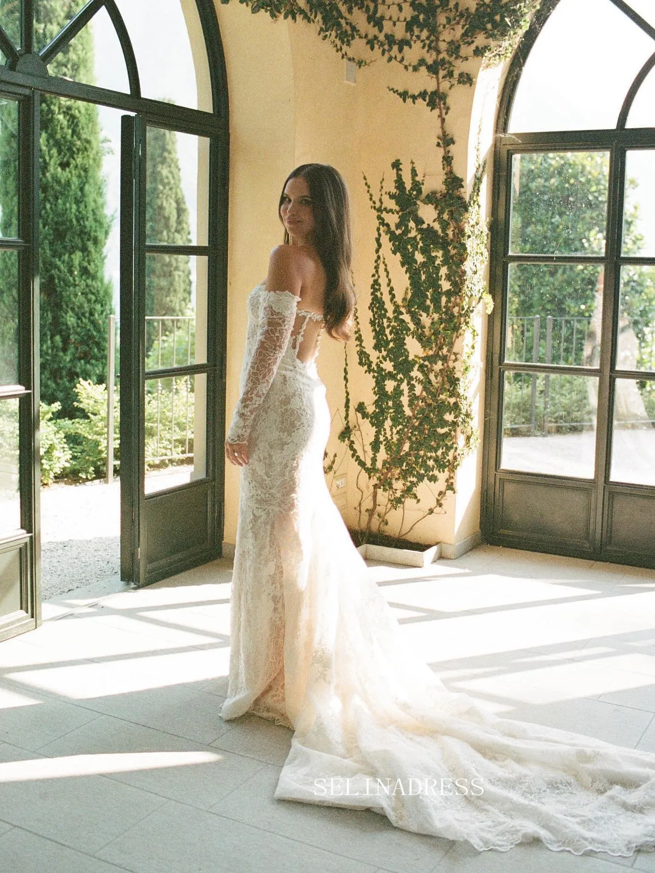 Rustic Lace Wedding Dresses Gorgeous Long Sleeve Bridal Gown SEA057