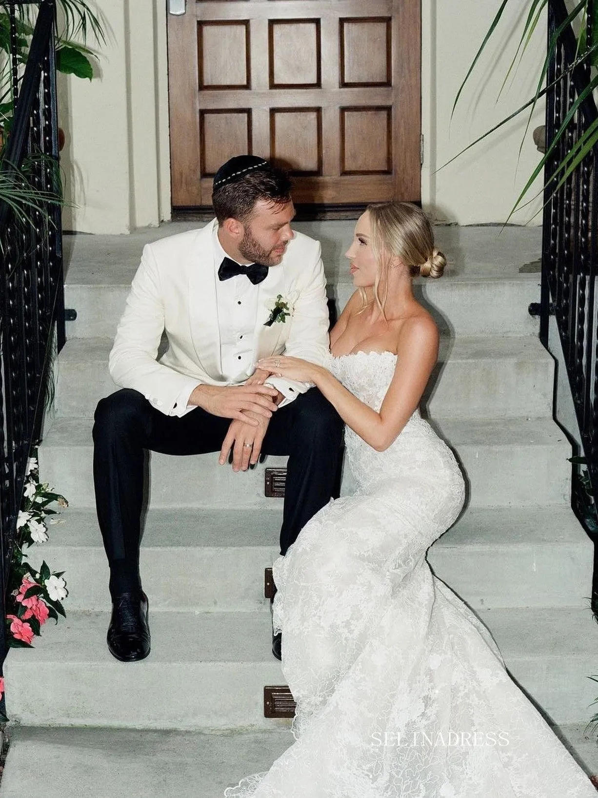 Rustic Lace Wedding Dresses Gorgeous Long Sleeve Bridal Gown SEA057