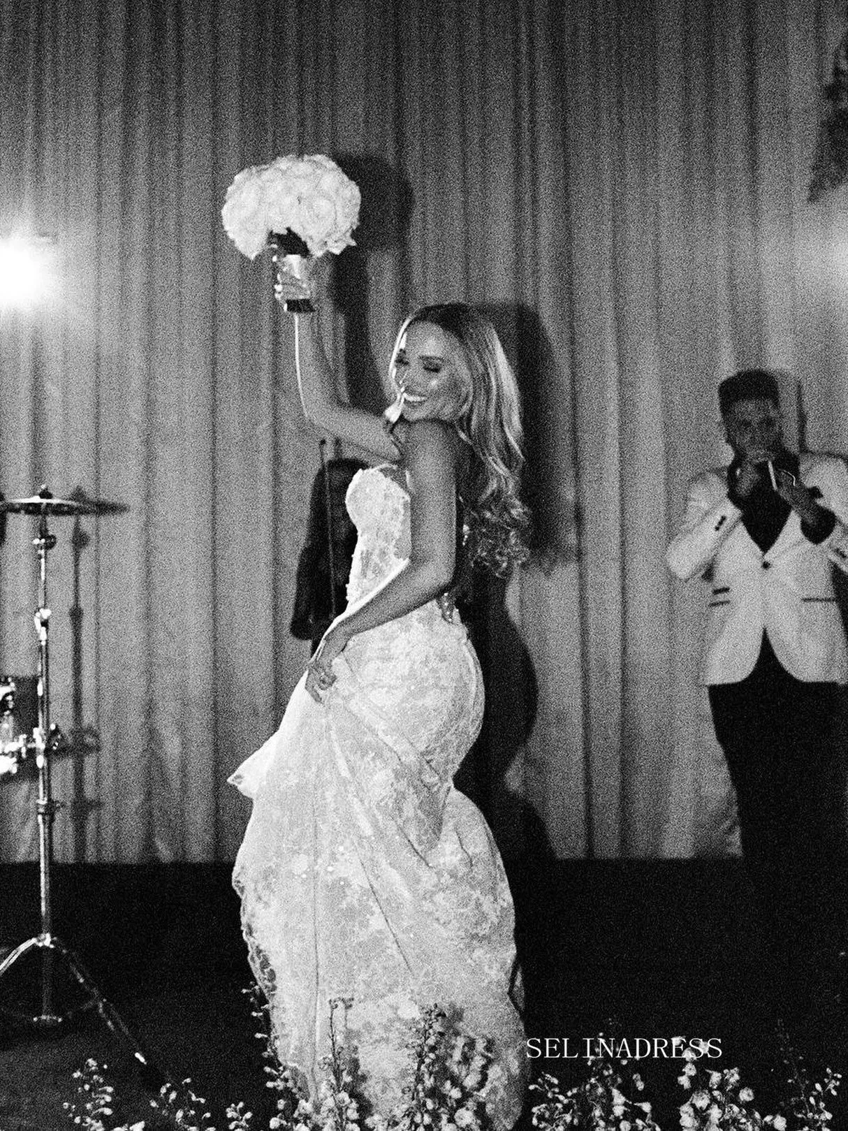 Rustic Lace Wedding Dresses Gorgeous Long Sleeve Bridal Gown SEA057