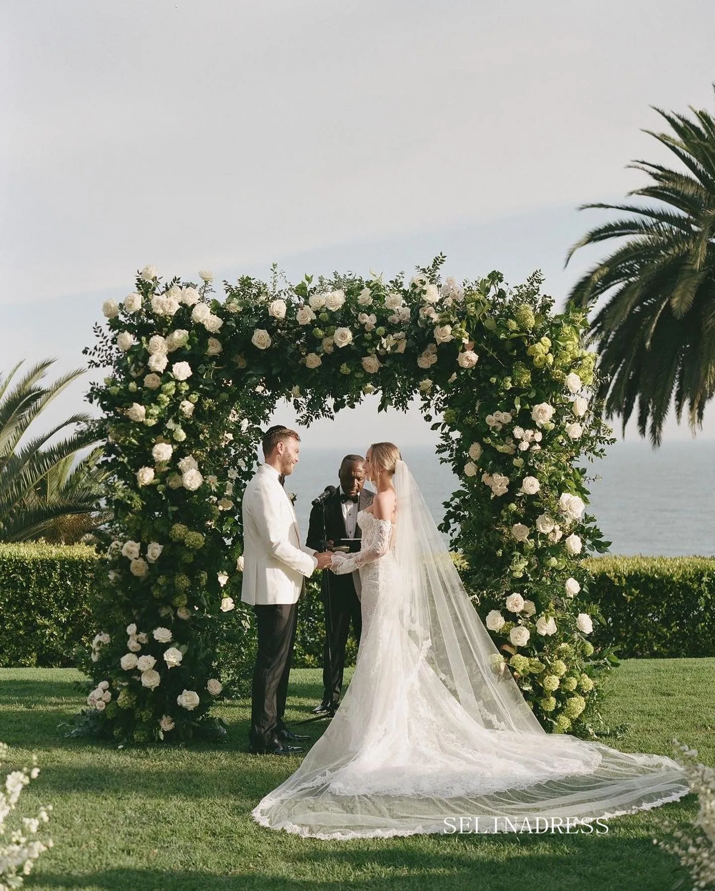 Rustic Lace Wedding Dresses Gorgeous Long Sleeve Bridal Gown SEA057
