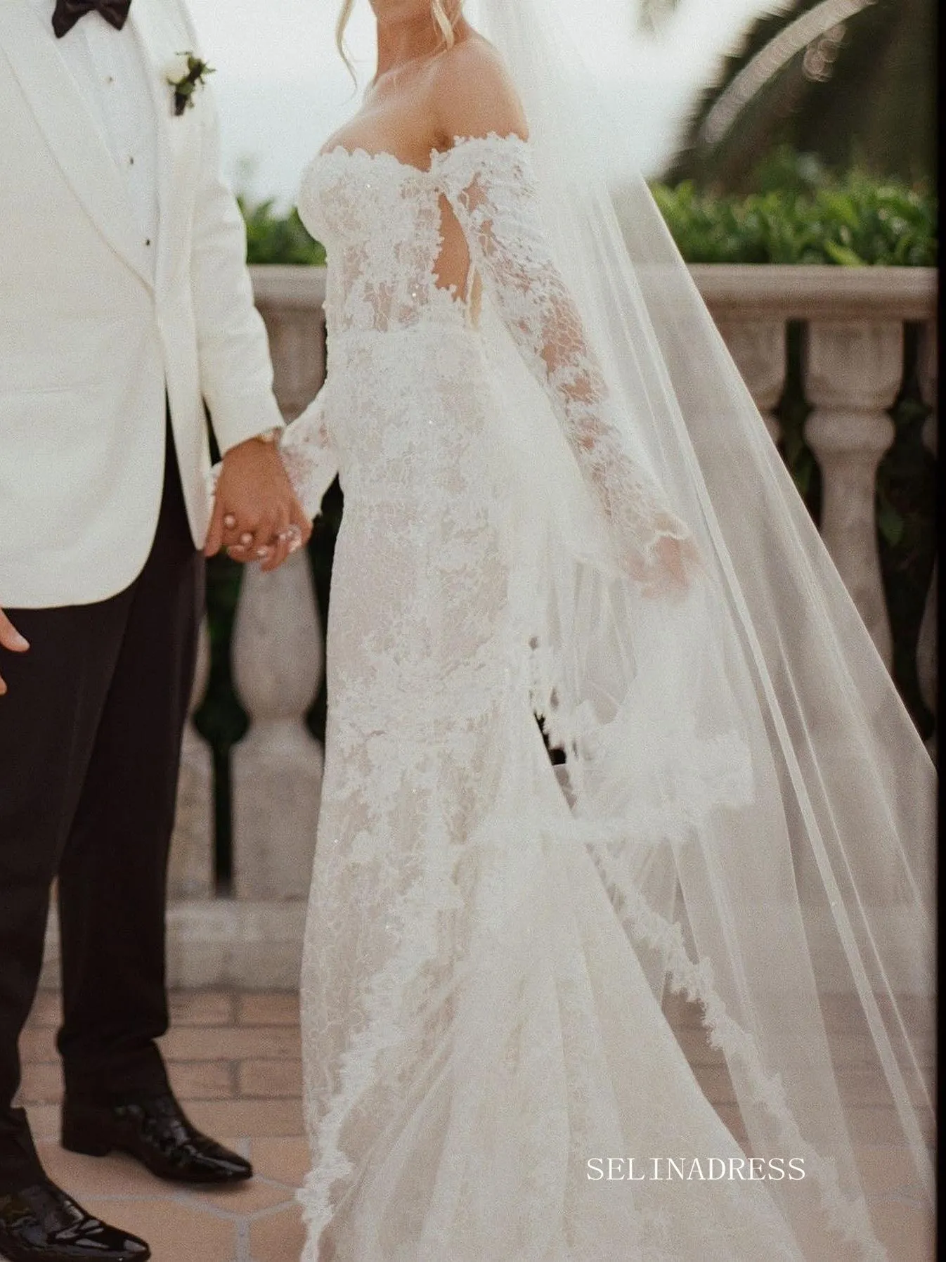 Rustic Lace Wedding Dresses Gorgeous Long Sleeve Bridal Gown SEA057